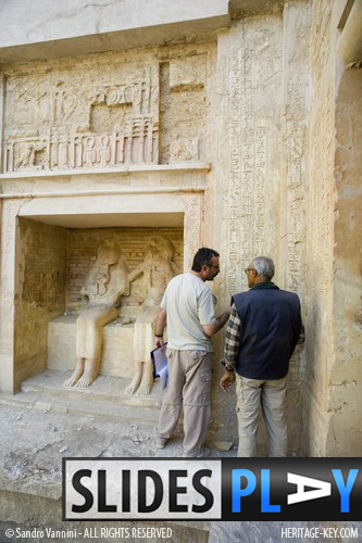 Dr Farouk Gomaa discussing the Tomb of Montuemhat TT34 Image Copyright - Sandro Vannini