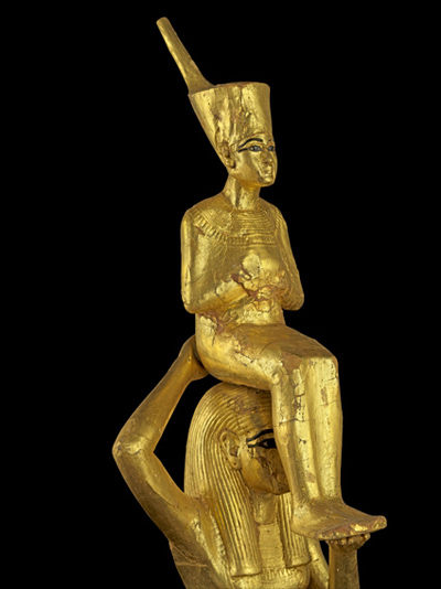 Detail of a statue showing the goddess Menkaret supporting King Tutankhamun. - Photo copyright Sandro Vannini