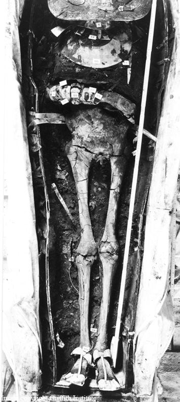 King Tut's mummy, as photographed by Harry Burton, the photographer that for Howard Carter documented the opening of Tutankhamun's tomb. - Image copyright the Griffith Institute