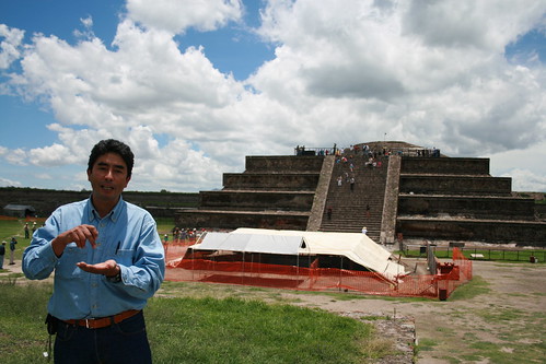 Sergio Gomez vor Quetzalcatl